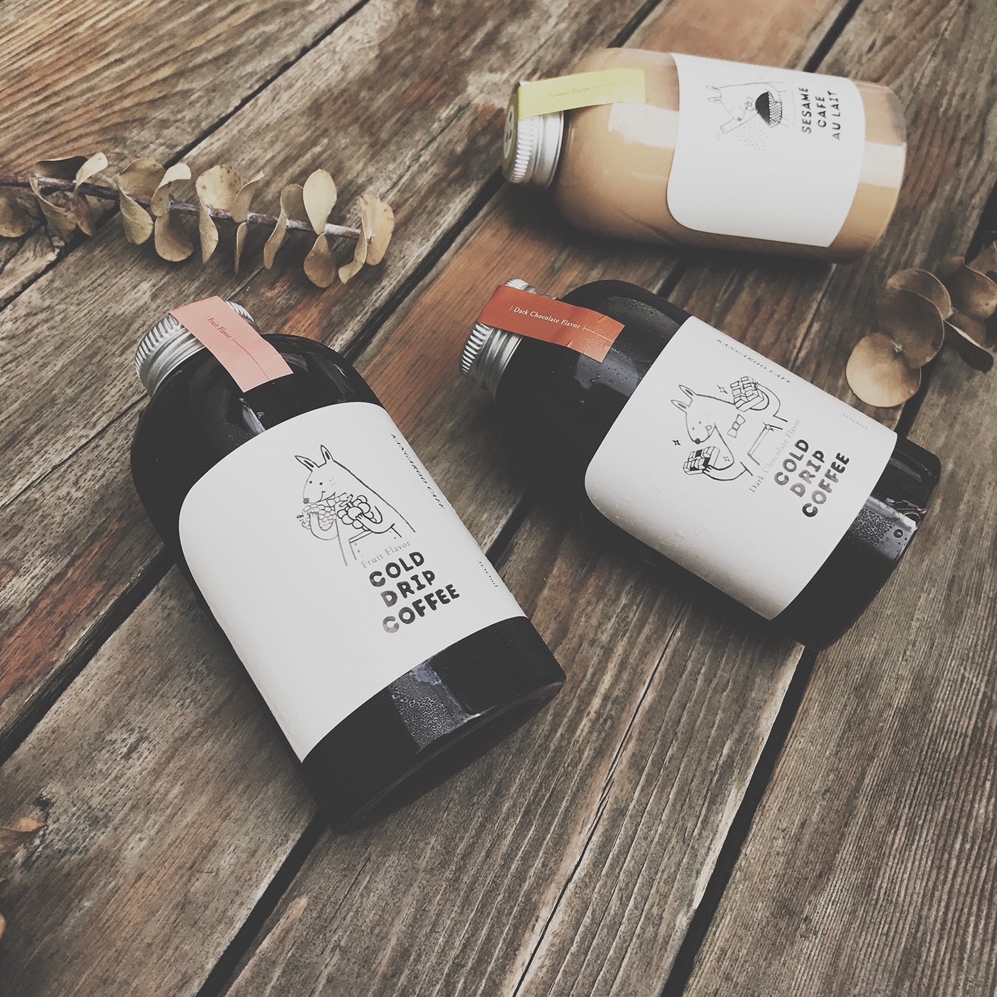 黑巧克力、水果風味、芝麻歐蕾三種不同的咖啡包裝設計