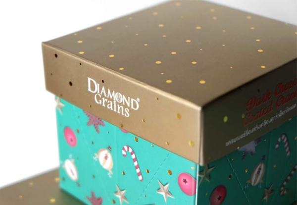 巧克力盒化身圣誕樹！包裝結構創意為顧客帶來的驚喜體驗