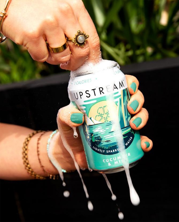 打開通往另一個世界的神奇之窗，帶你享受生活中片刻的寧靜｜蘇打水包裝設計