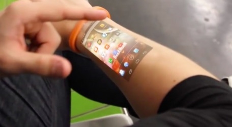 直接在手臂上玩手機？|科技產品設計